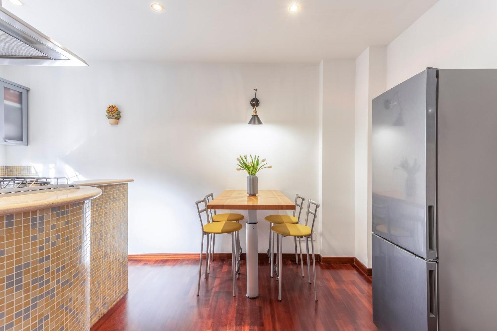 Apartment Family Art Flat Rom